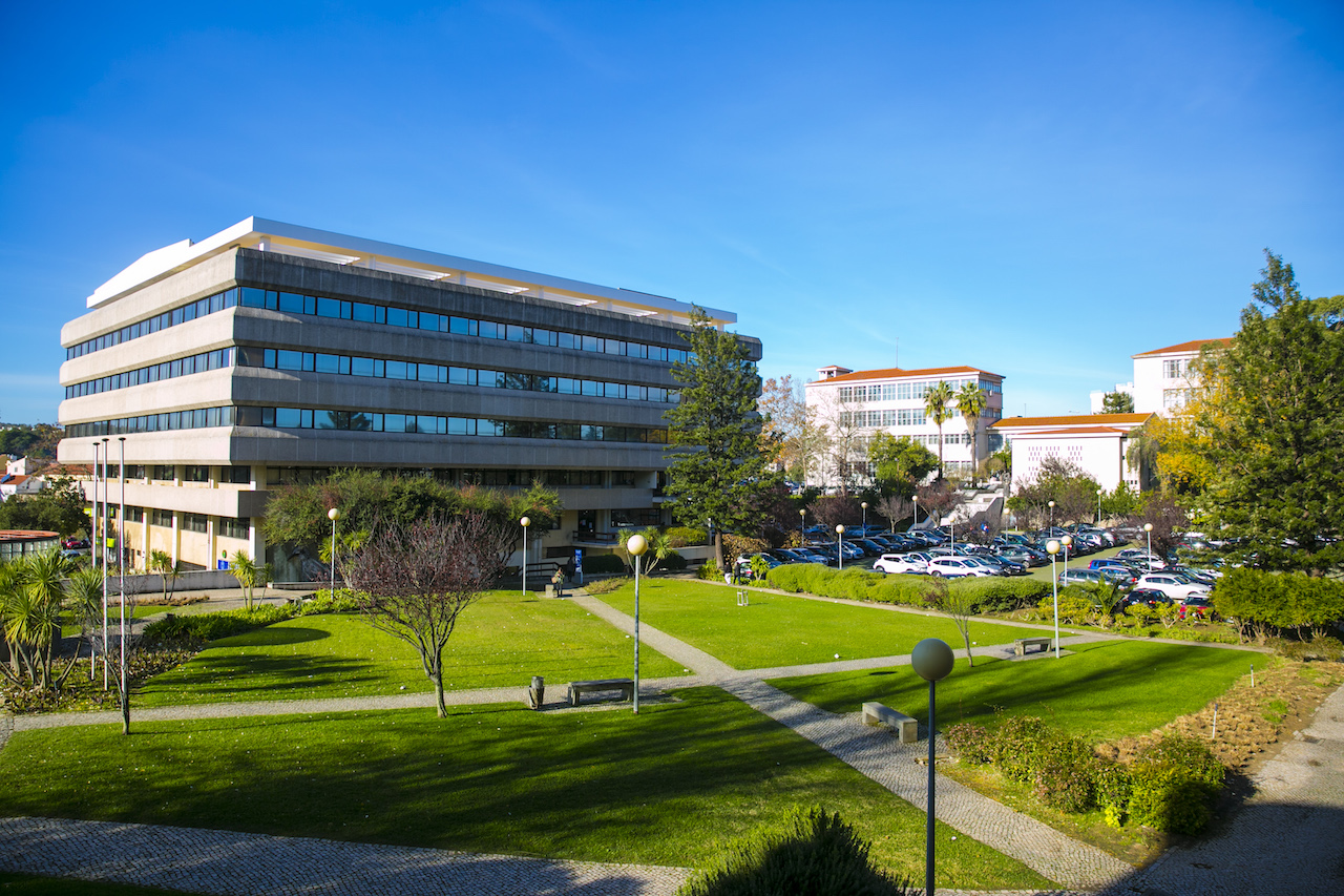 Vista moderna da universidade católica portuguesa